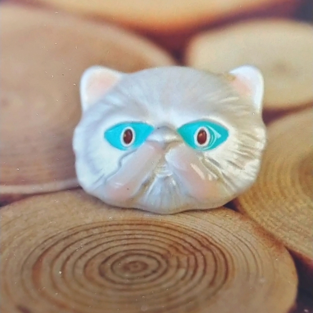Grumpy cat white enamel pin NWT 2/$30